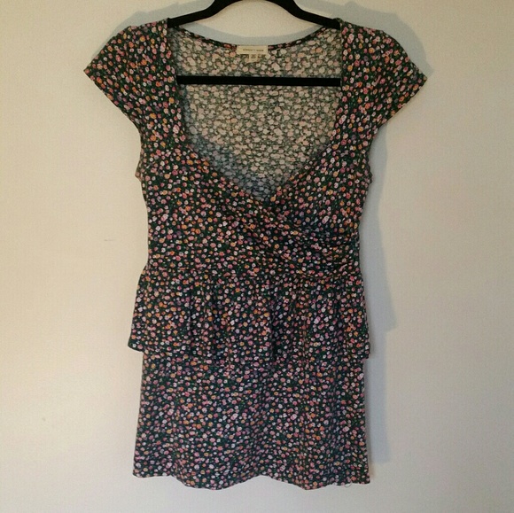 Beautiful Floral Top - Picture 2 of 5